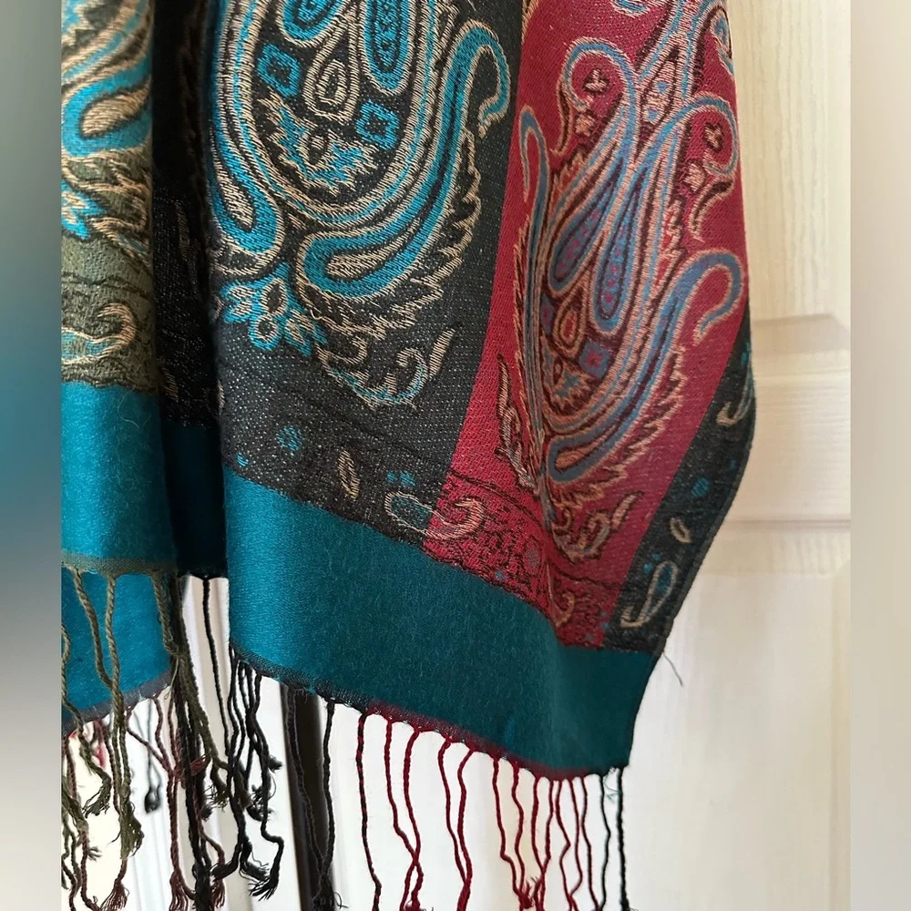 Stein Mart Women’s Oversized Floral Scarf/Shawl with Classic Tassel, Sz 27x73